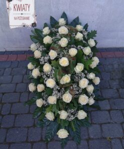 Wiązanka duża na pogrzeb z róż i z dekoracją