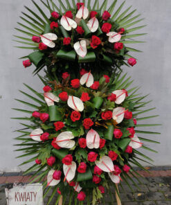 Wieniec duży z naturalnych kwiatów na pogrzeb