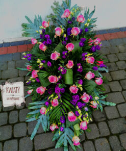 Wiązanka duża z naturalnych kwiatów na pogrzeb