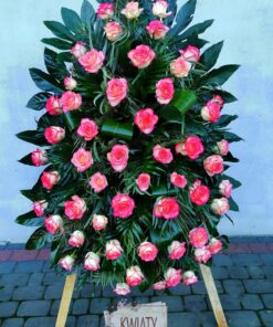 Wieniec z naturalnych kwiatów na pogrzeb