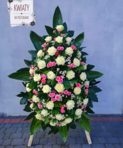 Wieniec z naturalnych kwiatów na pogrzeb