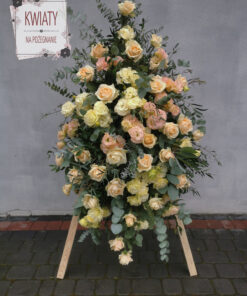 Wieniec z naturalnych kwiatów na pogrzeb