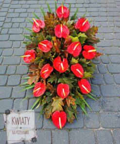 Duża wiązanka z naturalnych kwiatów na pogrzeb