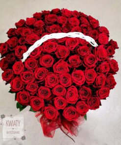 Kosz z czerwonych róż na pogrzeb