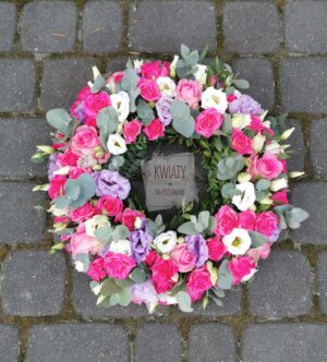 Wianek z naturalnych kwiatów pod urnę