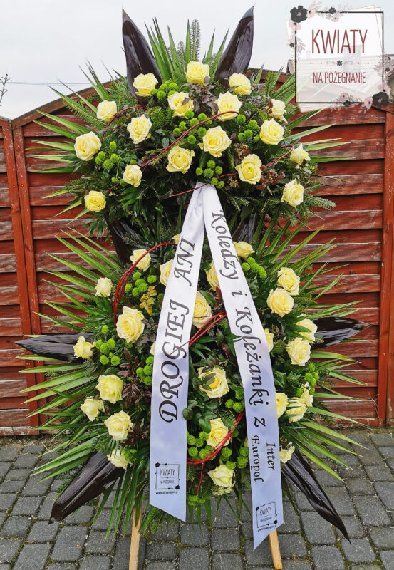 wieniec pogrzebowy z naturalnych kwiatów i szarfą