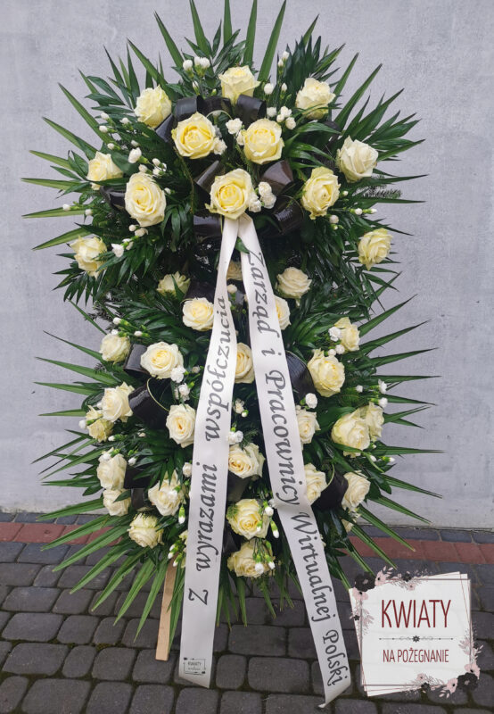 wieniec duży z naturalnych kwiatów i szarfą pogrzebową